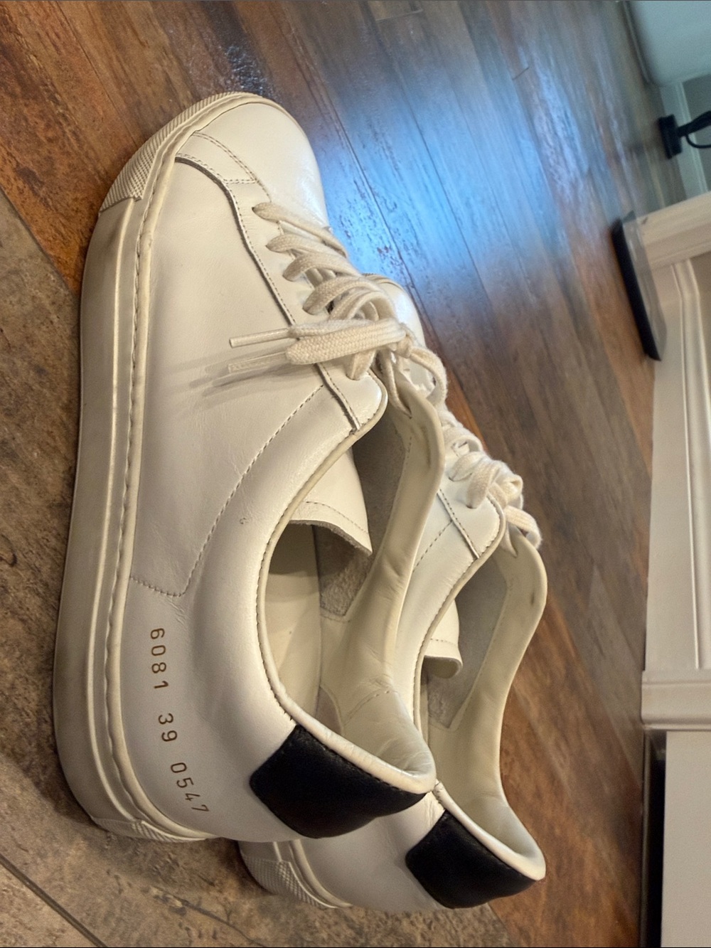 Women’s uncommon goods  White Leather Low-Top Sneakers